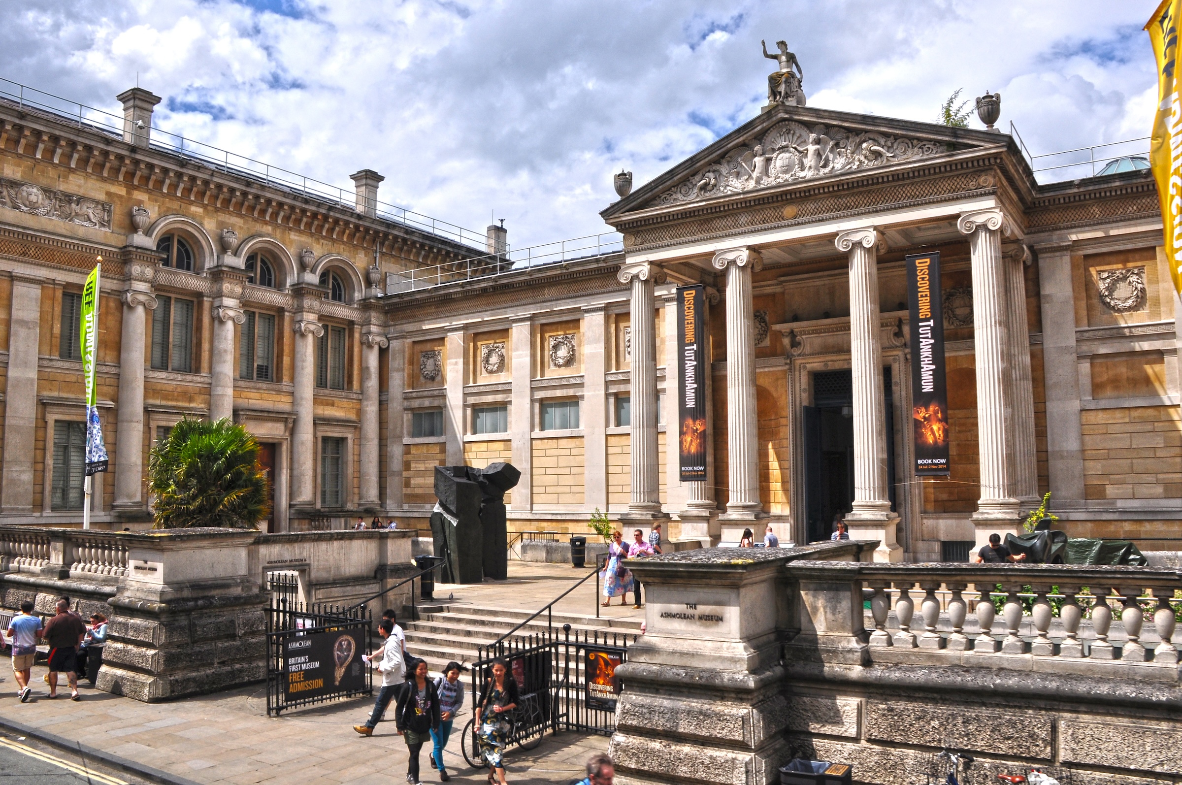 Ashmolean_Museum_in_July_2014